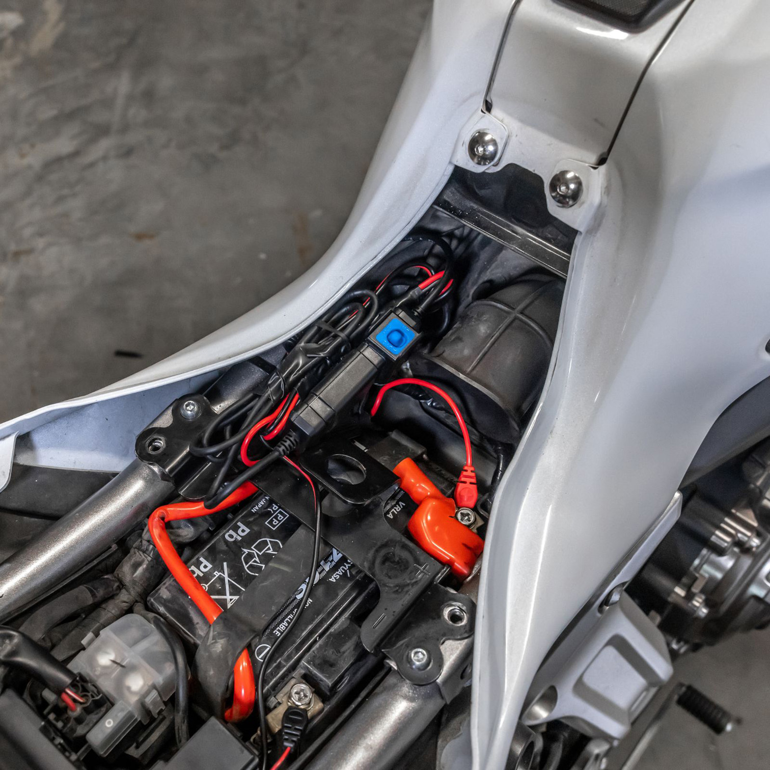 Quad Lock Waterproof 12V to USB Smart Adaptor Quad Lock Waterproof 12V to USB Smart Adaptor - Image 2