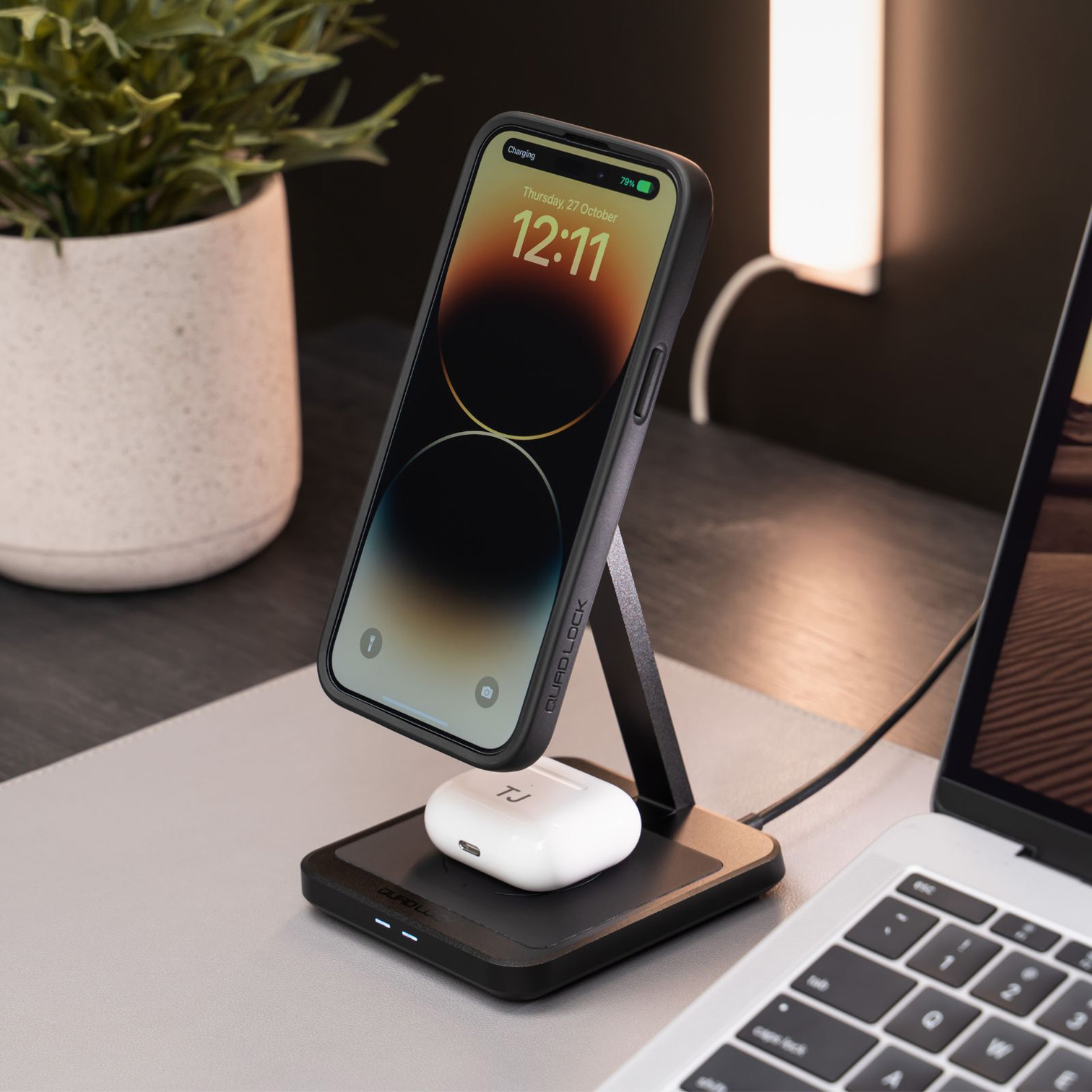 Quad Lock MAG Dual Desktop Wireless Charger Quad Lock MAG Dual Desktop Wireless Charger - Image 2