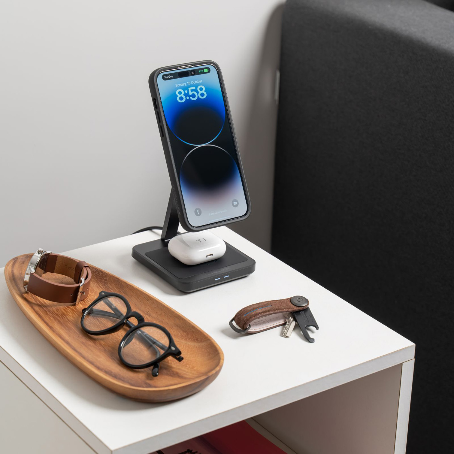 Quad Lock MAG Dual Desktop Wireless Charger Quad Lock MAG Dual Desktop Wireless Charger - Image 3