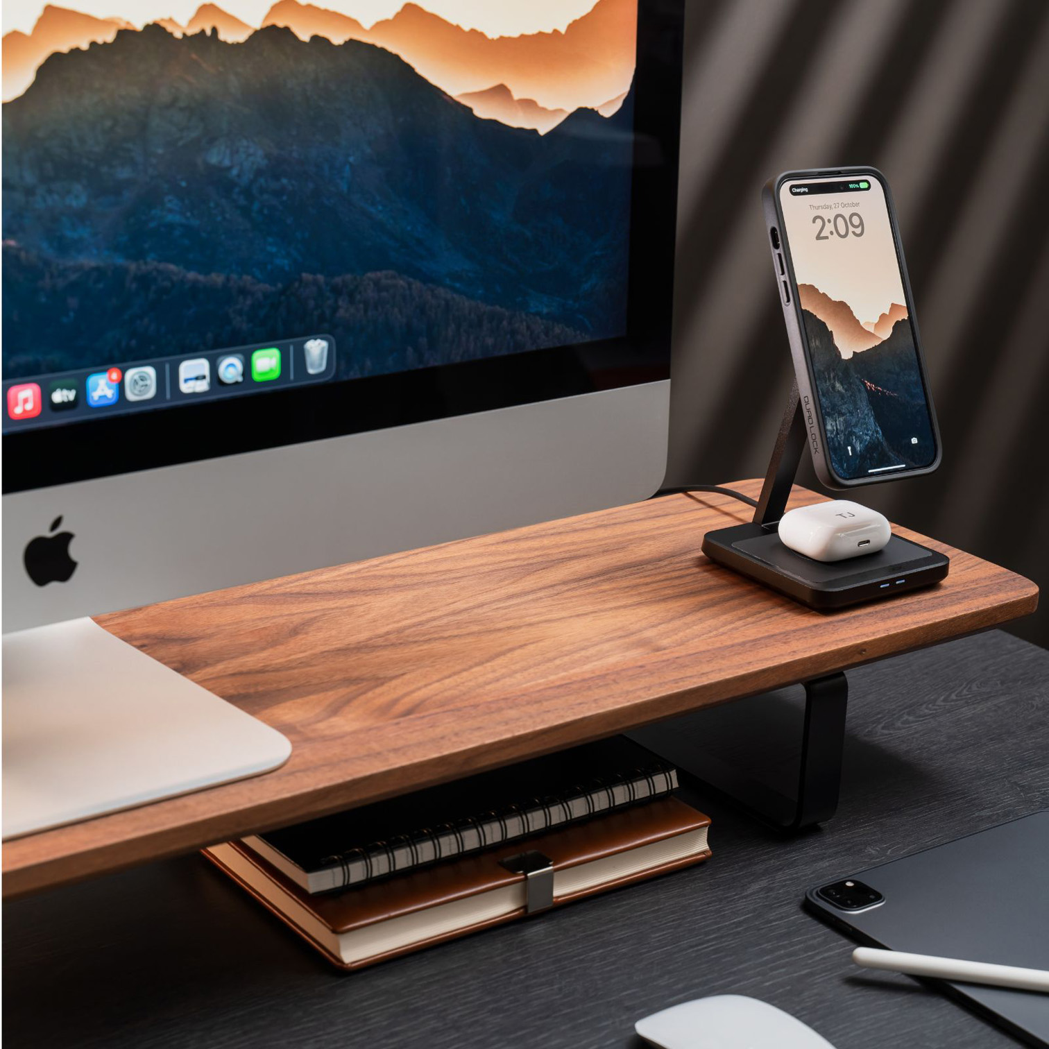 Quad Lock MAG Dual Desktop Wireless Charger Quad Lock MAG Dual Desktop Wireless Charger - Image 6