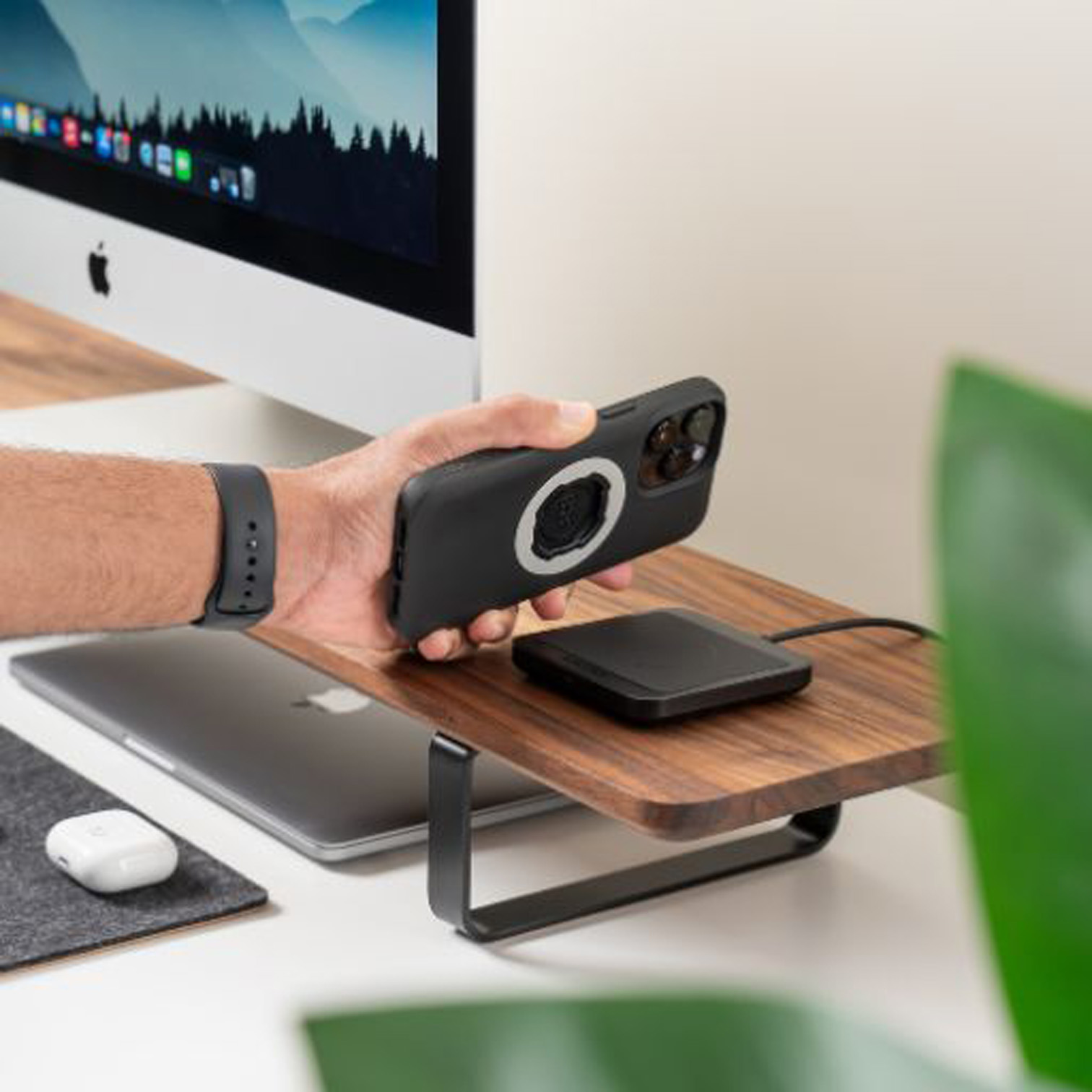 Quad Lock Wireless Charging Pad Quad Lock Wireless Charging Pad - Image 3