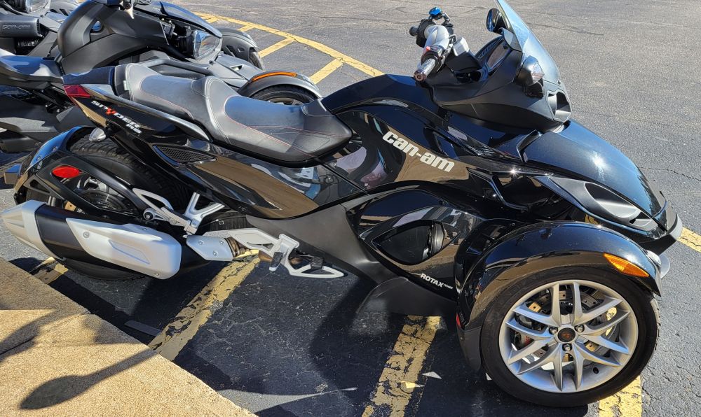 Pre-owned 2016 CAN AM Spyder RS (10,719 miles) Pre-owned 2016 CAN AM Spyder RS (10,719 miles)