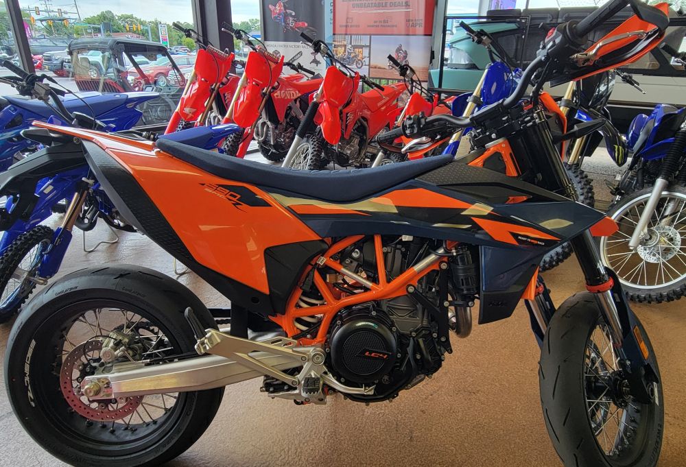 Pre-owned 2026 KTM SMC 690 R (154 miles!!) Pre-owned 2026 KTM SMC 690 R (154 miles!!)